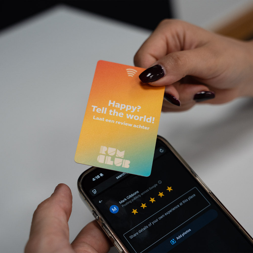 Targhetta NFC E QR Code Per Recensioni Google E Social | Adesivo 70 Mm PVC Per Negozi