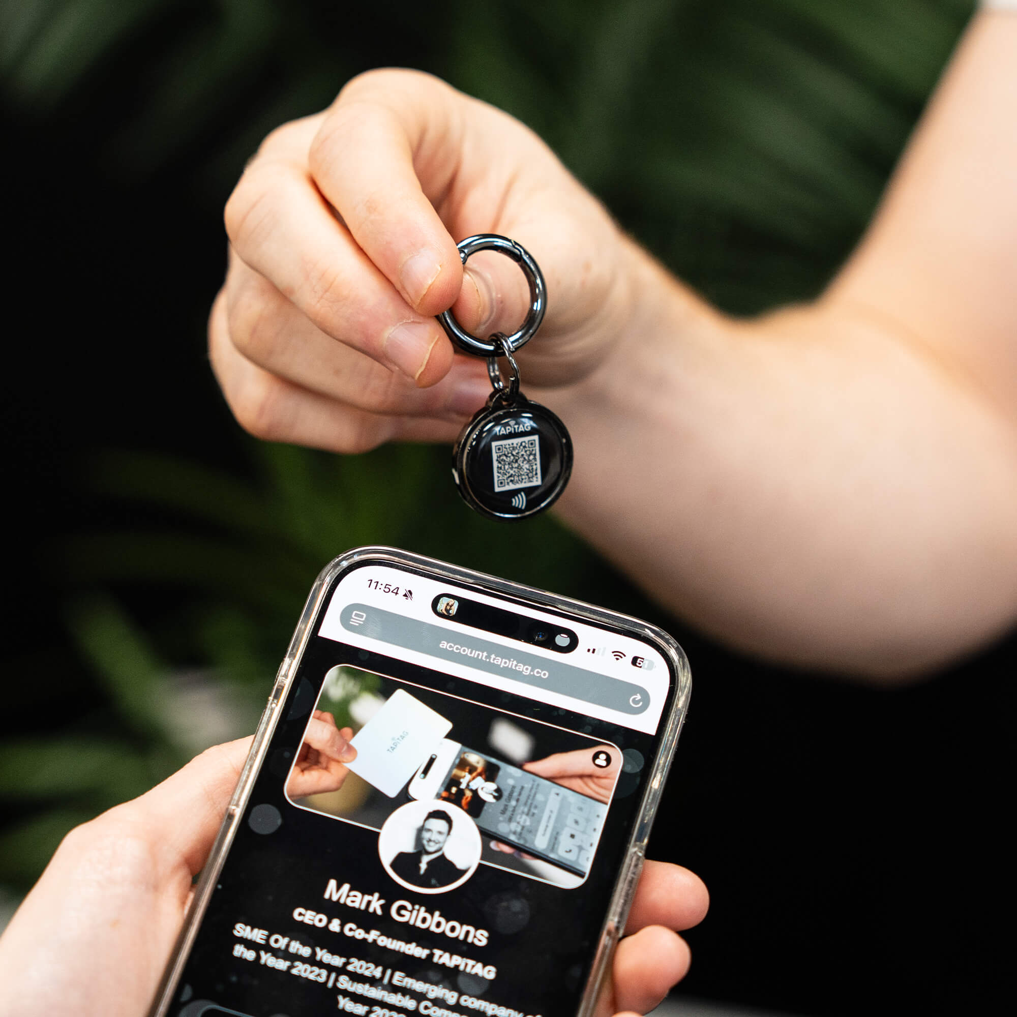 TAPiTAG Digital Keyring Black NFC QR CODE Digital Business Card