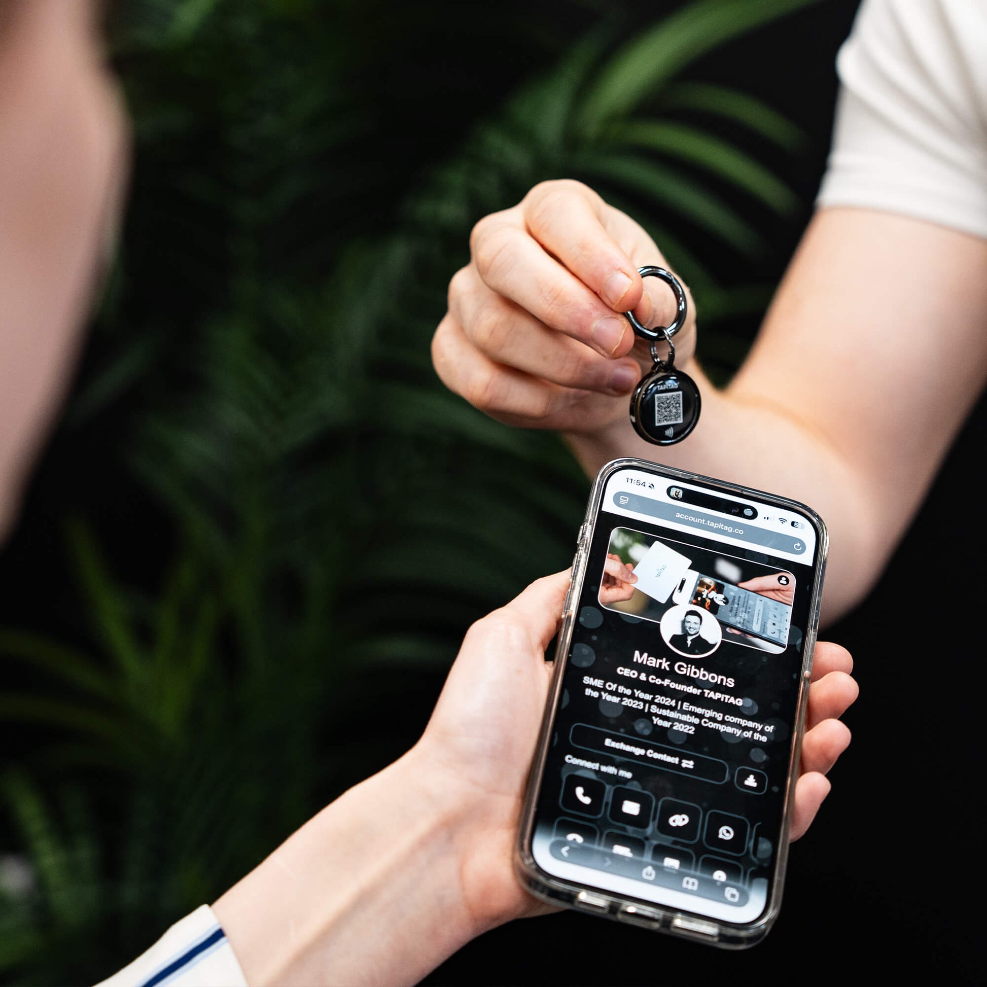 TAPiTAG Digital Keyring Black NFC QR CODE Digital Business Card