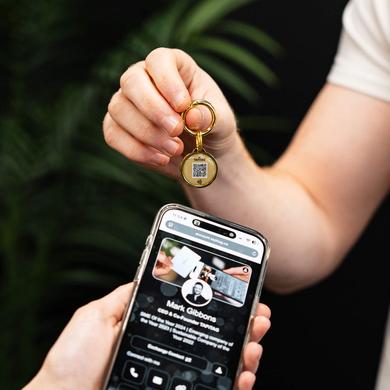 TAPiTAG Digital Keyring Gold NFC QR CODE Digital Business Card