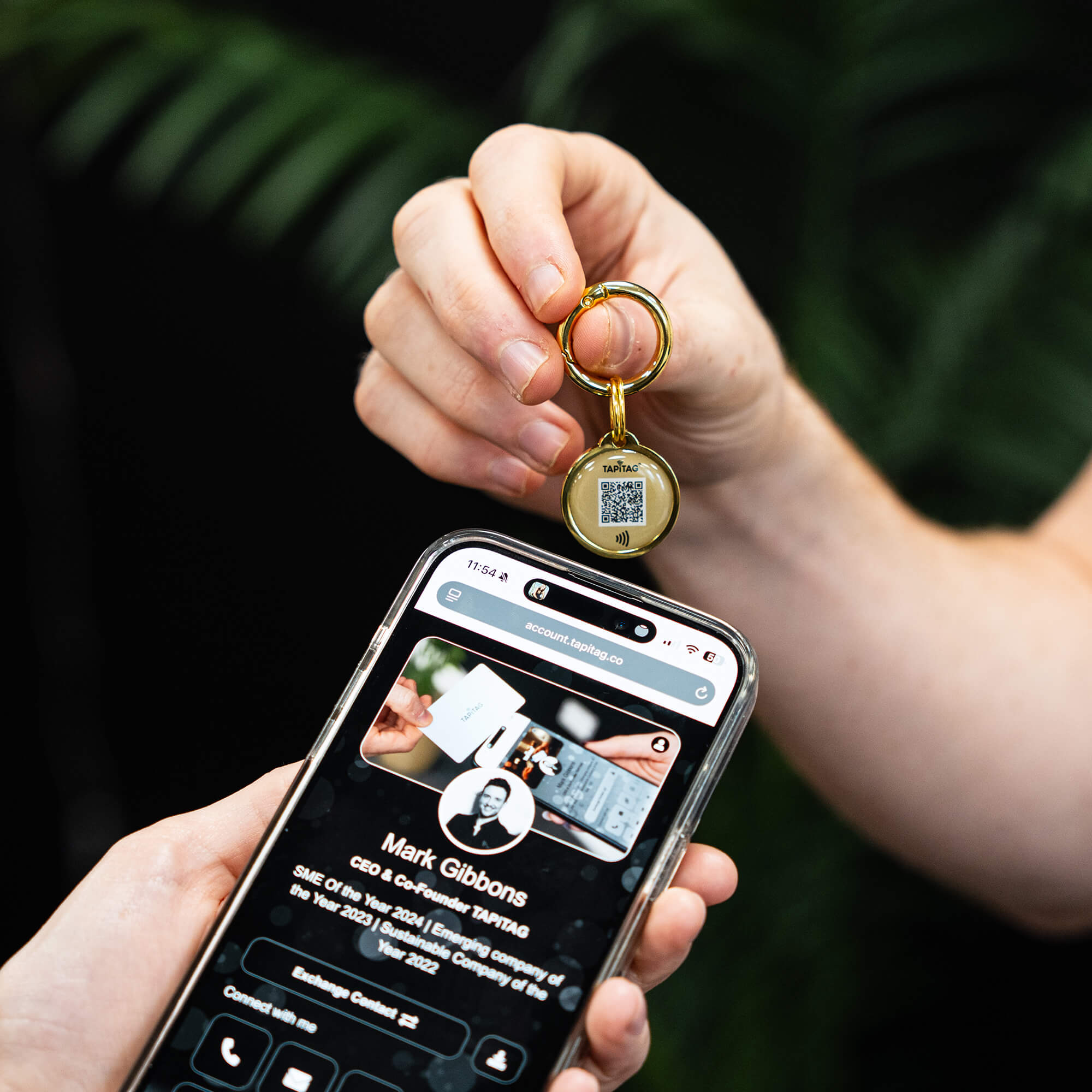 TAPiTAG Digital Keyring Gold NFC QR CODE Digital Business Card