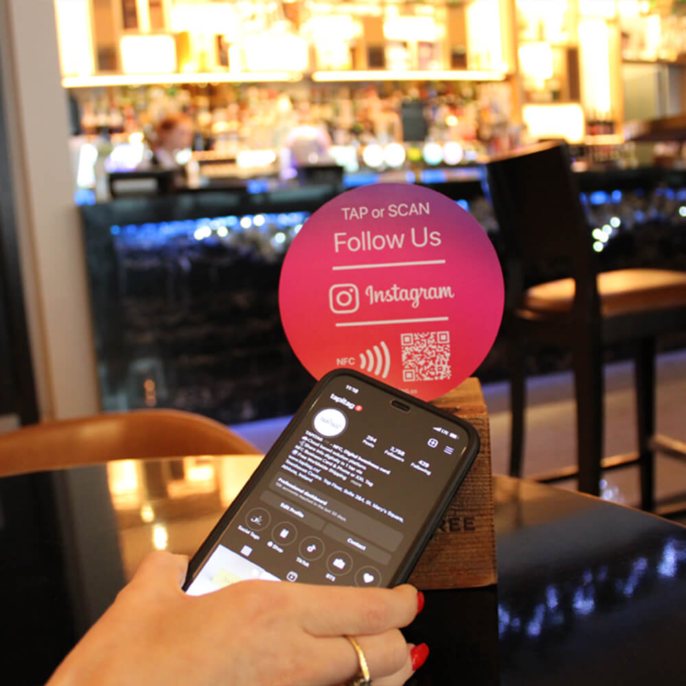 TAPiTAG Instagram NFC QR Tag bar restaurant Get more followers